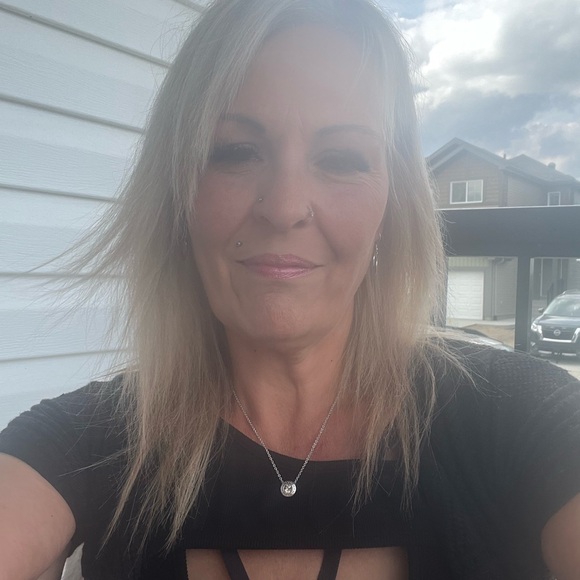 Meet your Posher, Shannon - Picture 2 of 2